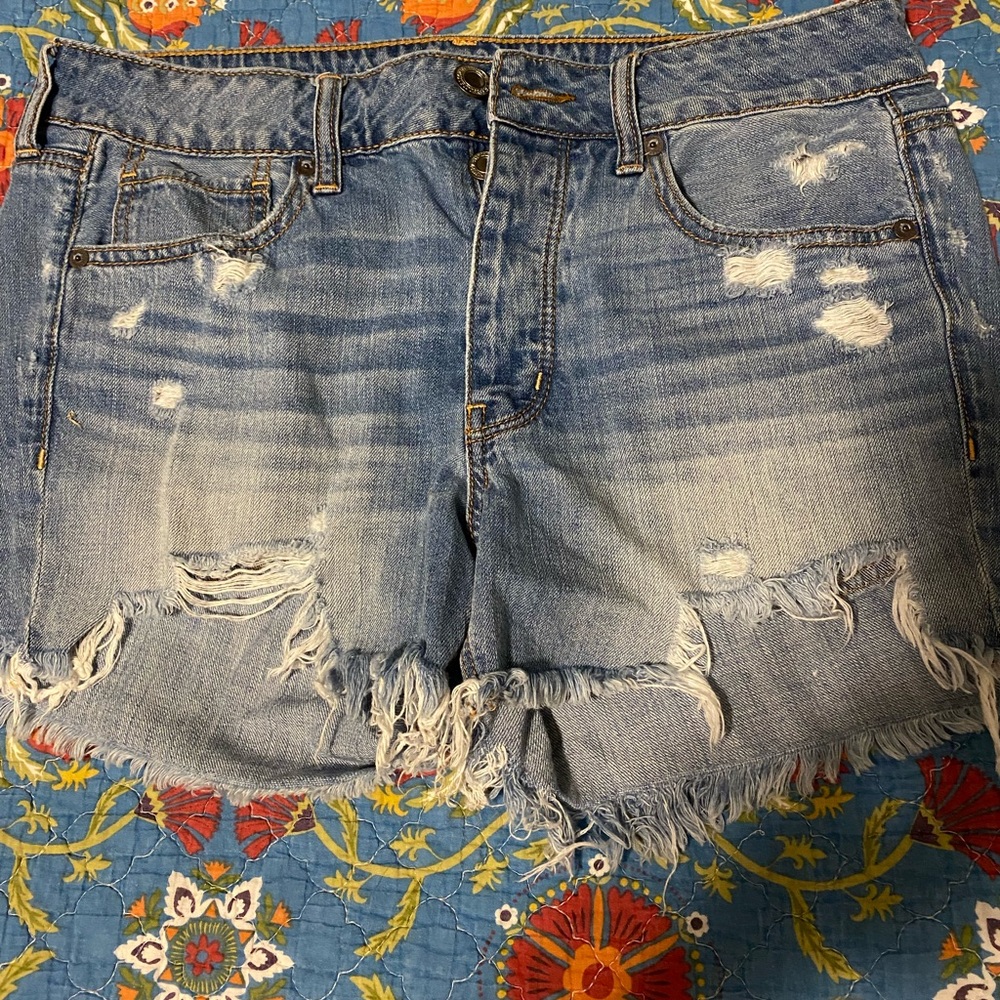 American eagle distressed Tom girl midi shorts